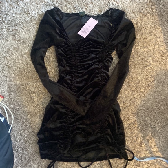 Black long sleeve velvet dress - Picture 2 of 3